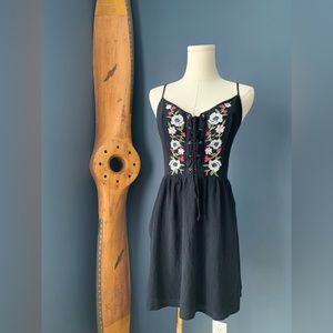 Abercrombie&Fitch mini dress. M.Black,floral embroidery Cottagecore/fairy core